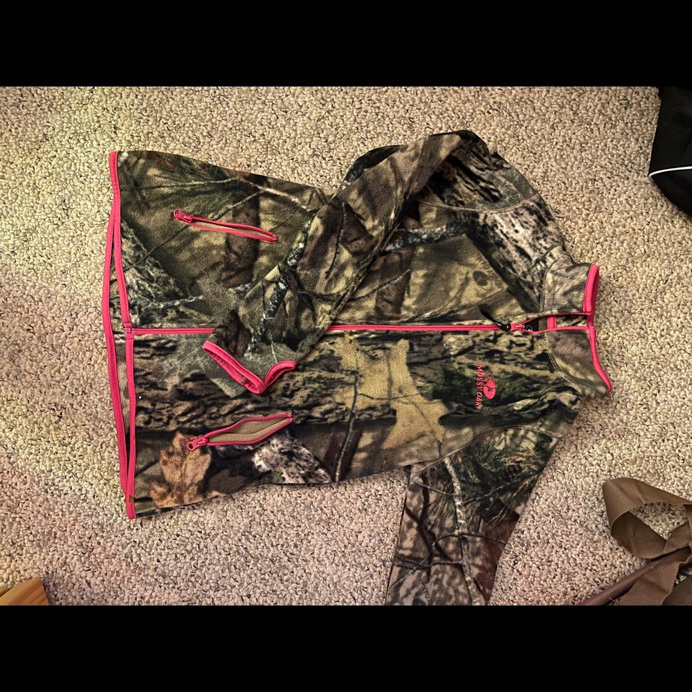Missy Oak camp zip up. Size small. Used- like new